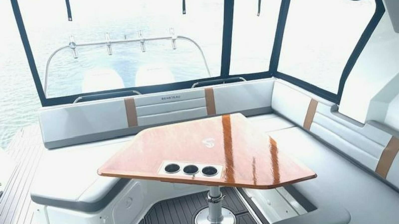 2022 Beneteau 32 Gran Turismo "FORTUNA" - Cockpit Seating Area