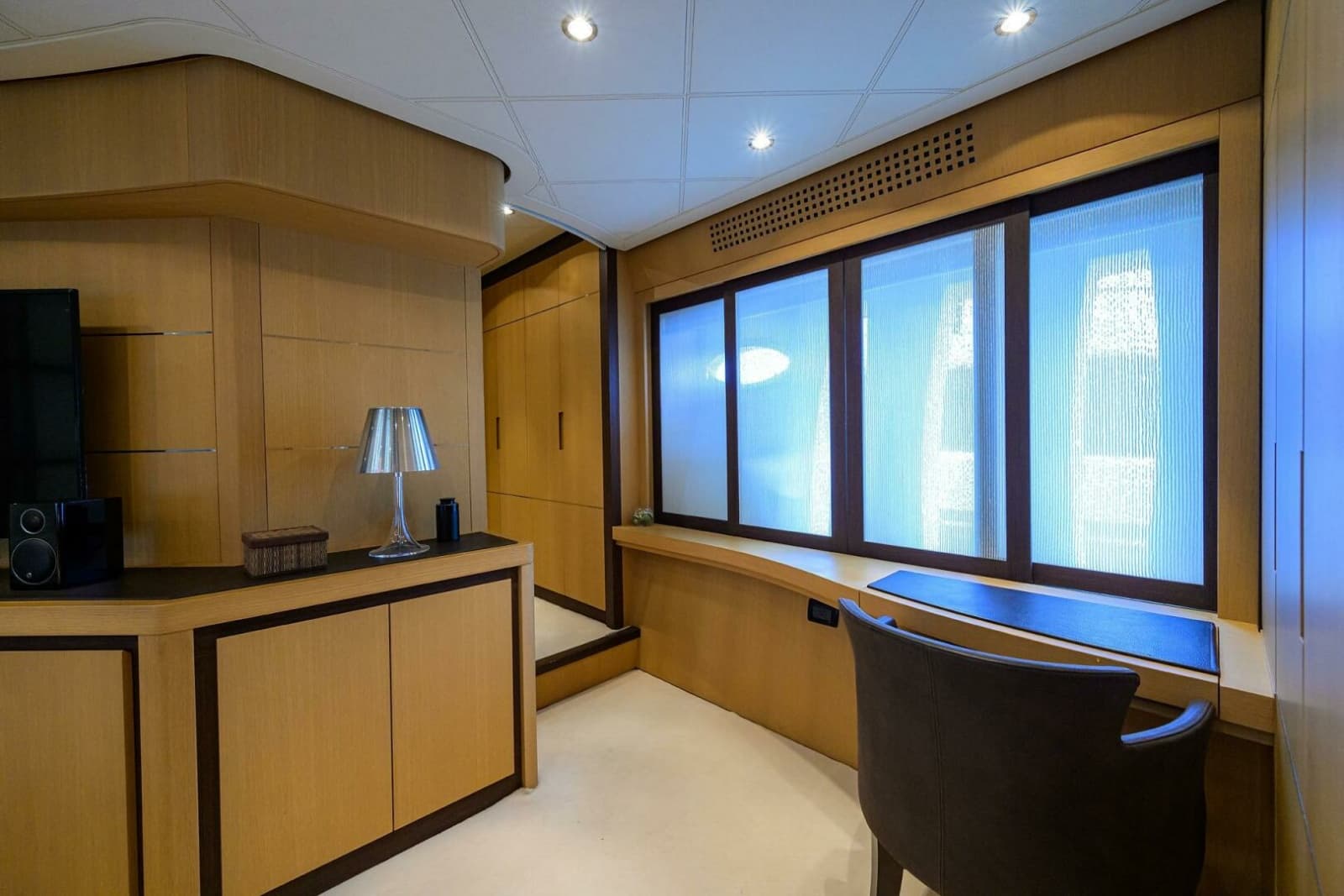2009 Pershing 90 Express