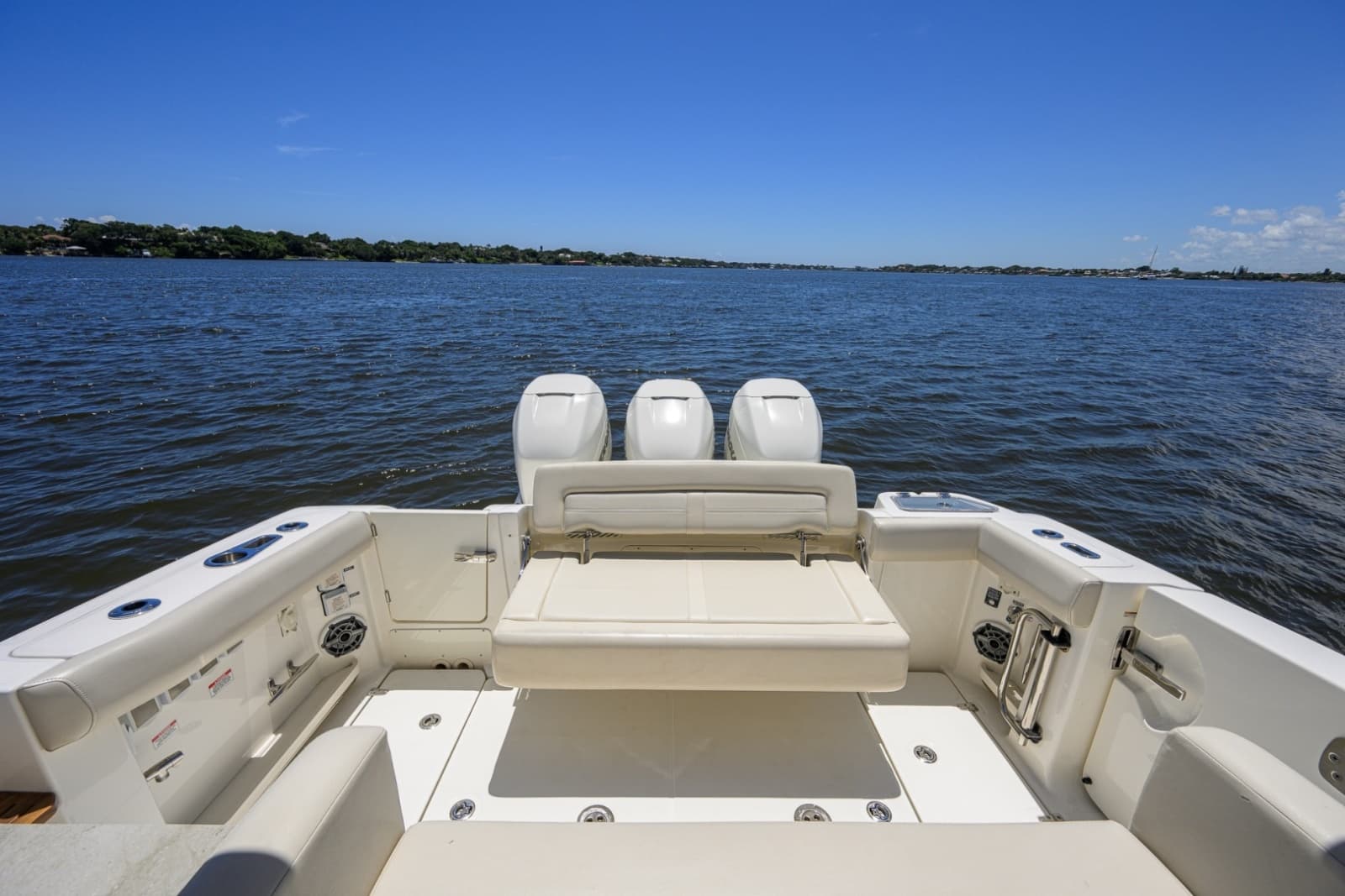 Boston Whaler 35 - DERRYN -  Cockpit