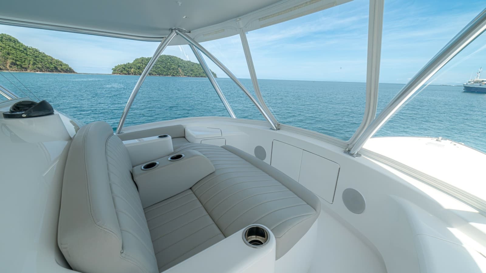 Flybridge Seating with Ocean View