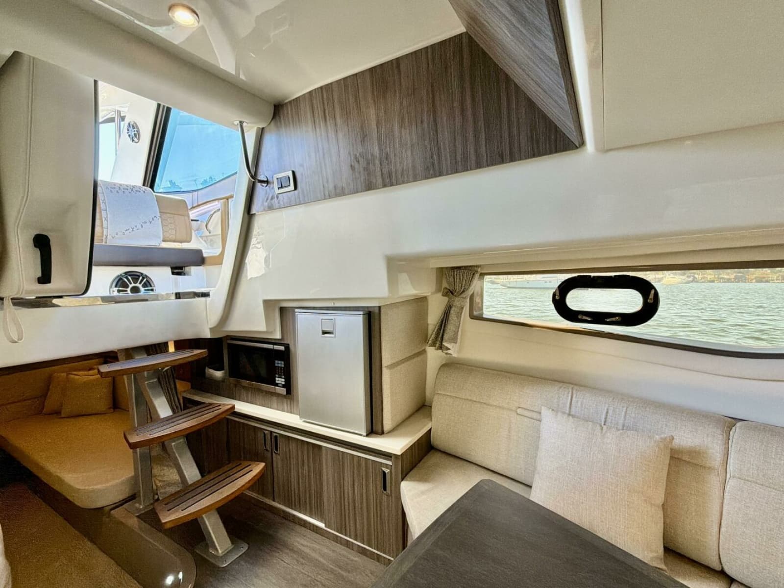 Sea Ray 32 - Salon