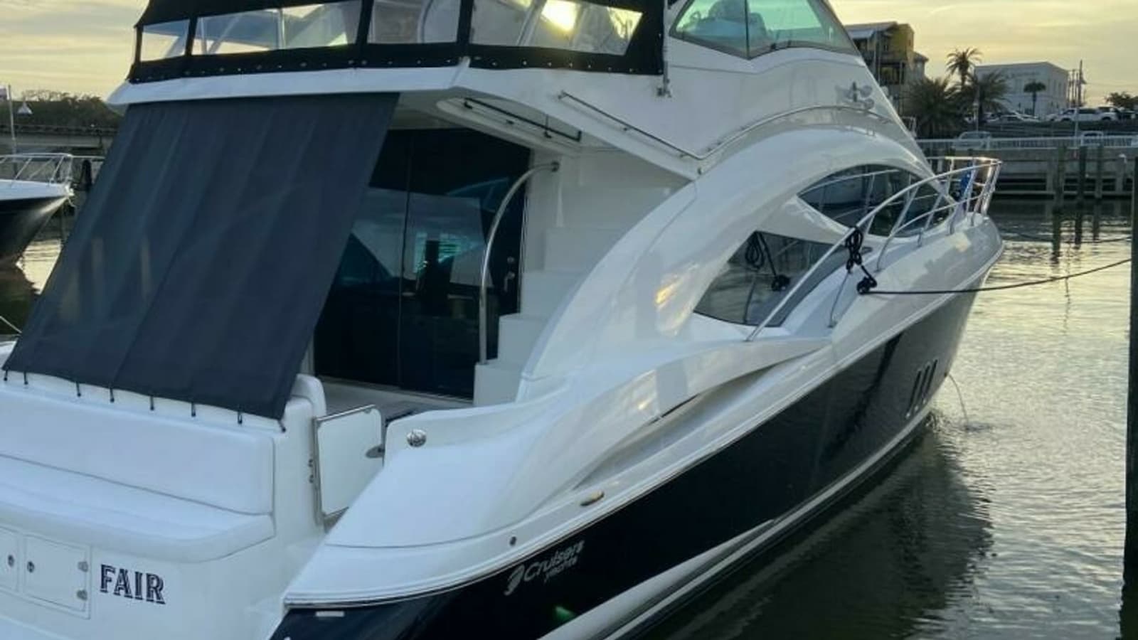 2006 47 Cruisers STBD Transom