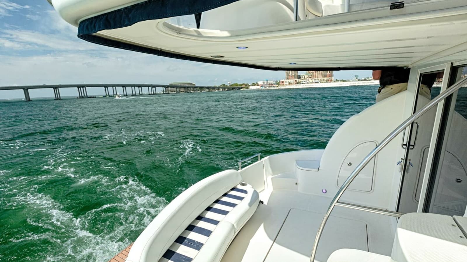 Aft Deck with Curved Seating
