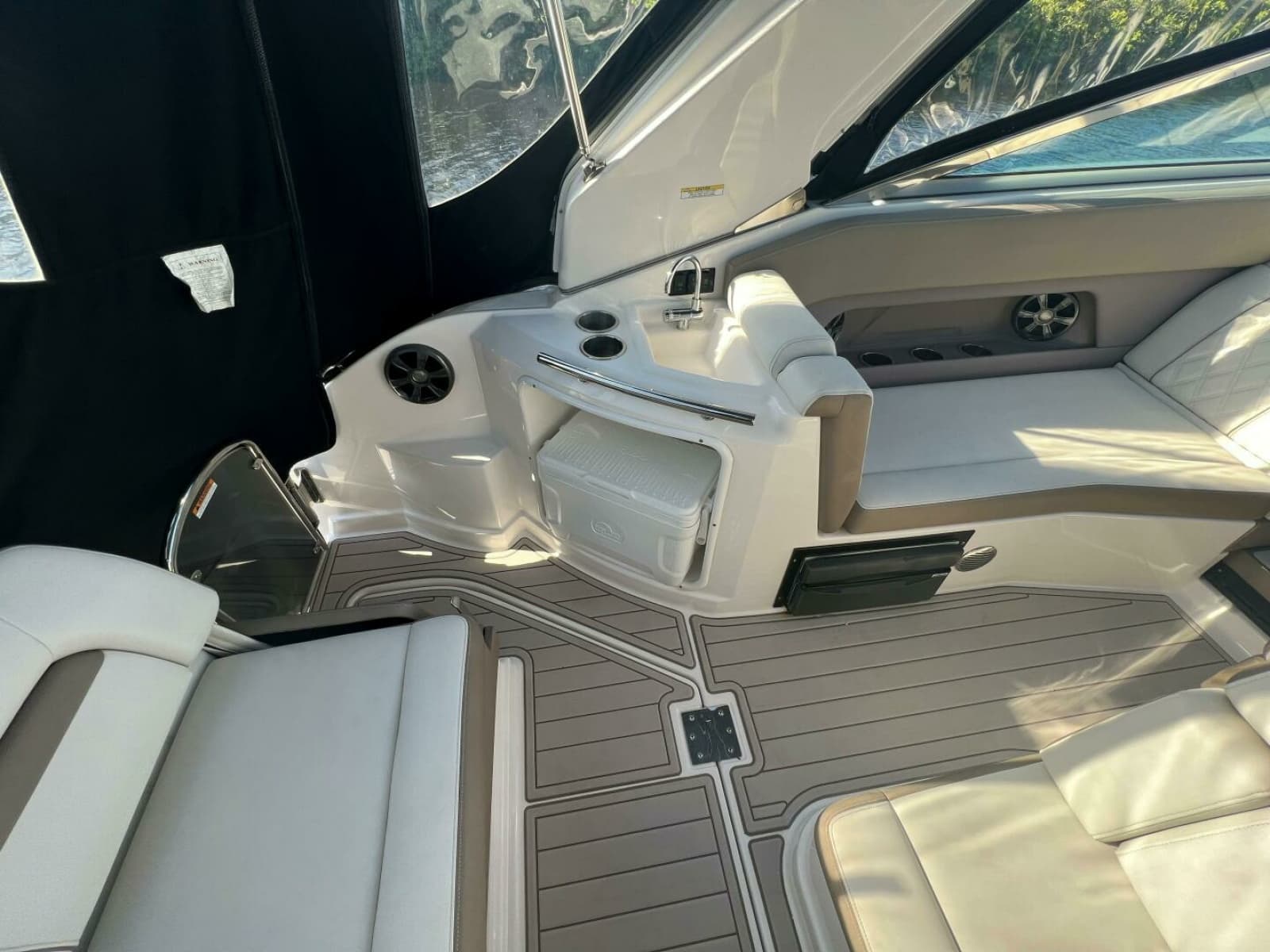 Regal 28 Express-Deck