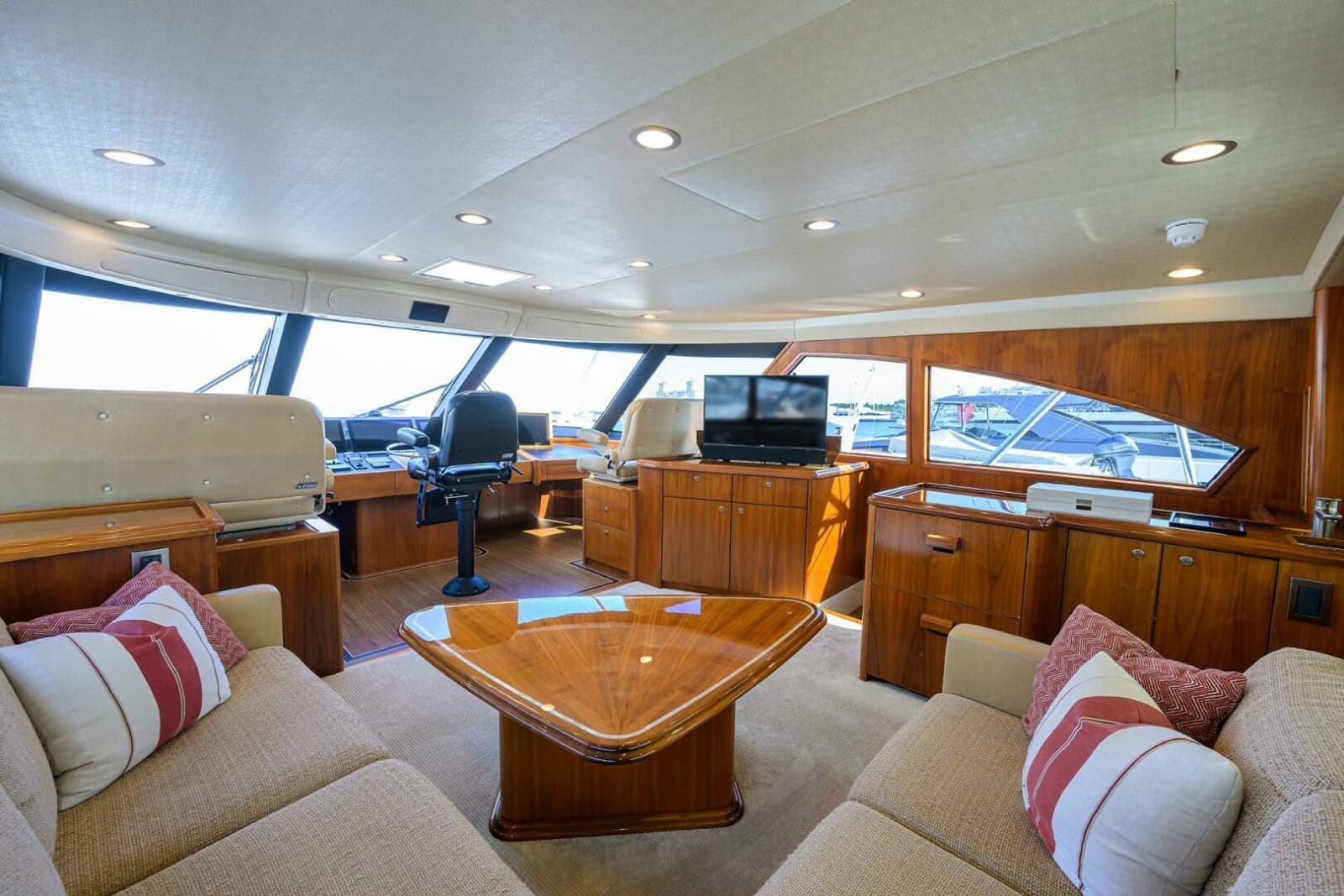 Viking  92 SPECULATOR - Skybridge Helm Lounge