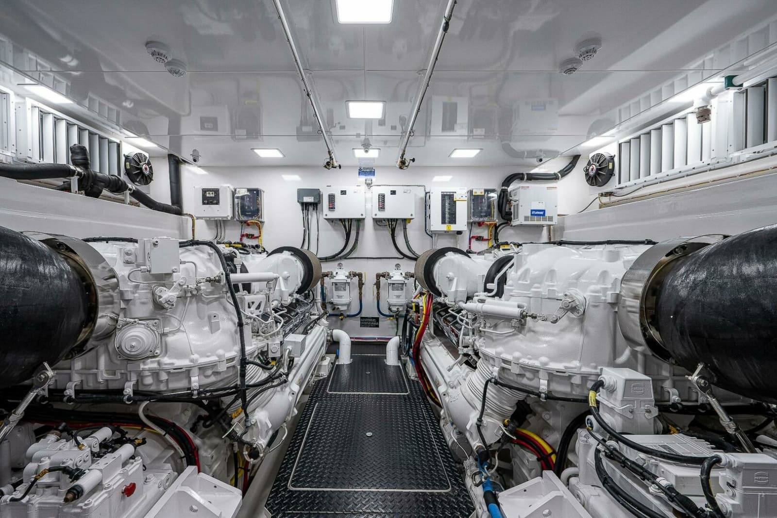 Viking 75 MIRAGE -  Engine Room