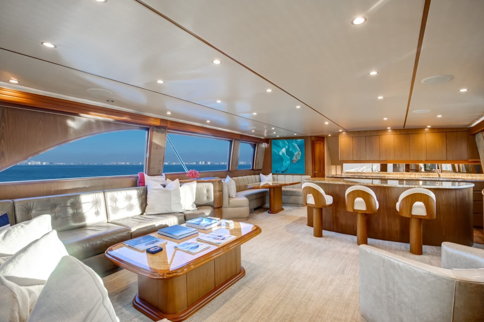 Viking 82 - Done Deal - Salon