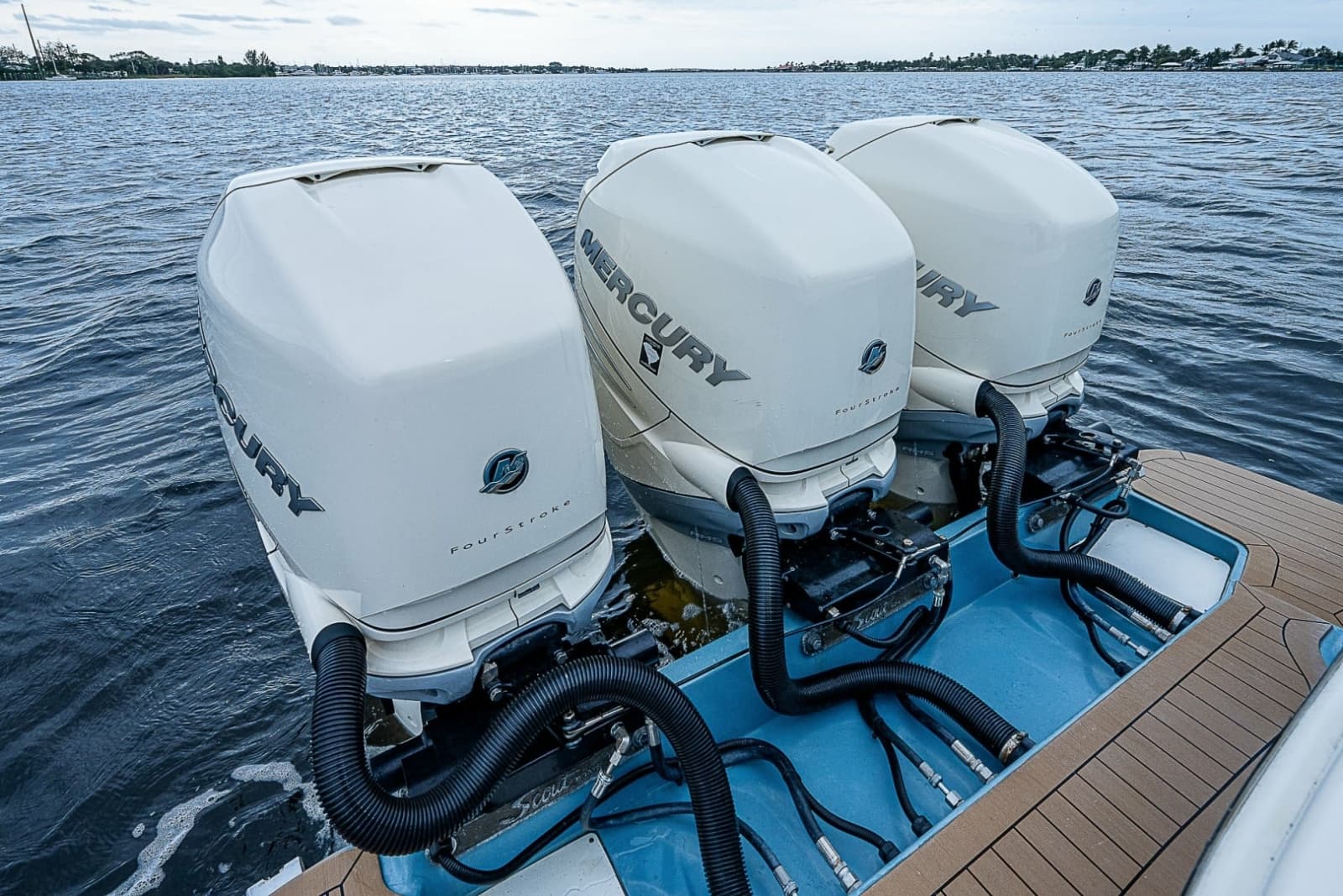 Scout 35 - WOLVERINE -  triple Mercury 350 HP Engines