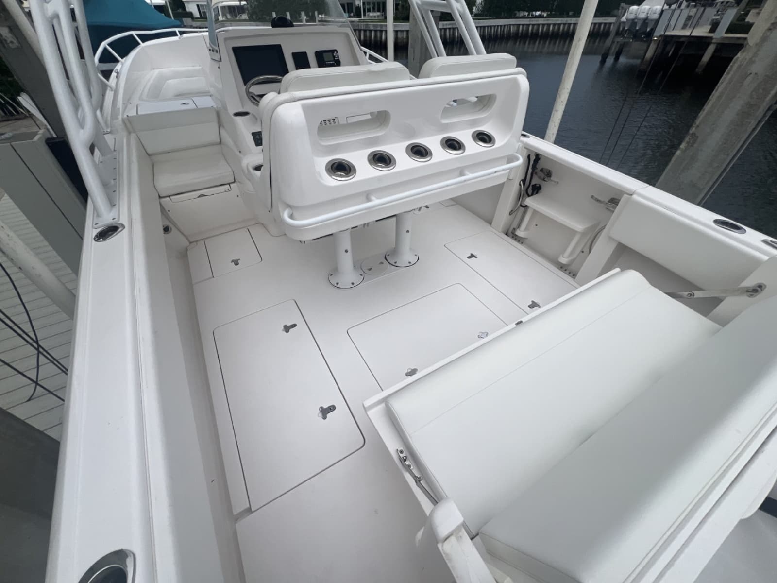 Intrepid 32 PATRICIA - Cockpit