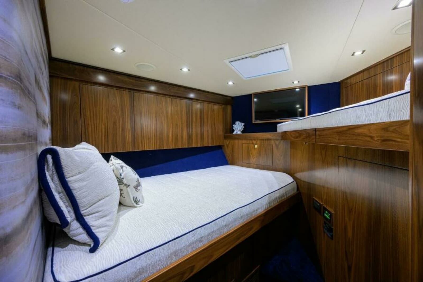 Viking 80 - KEMOSABE - Forward Stateroom