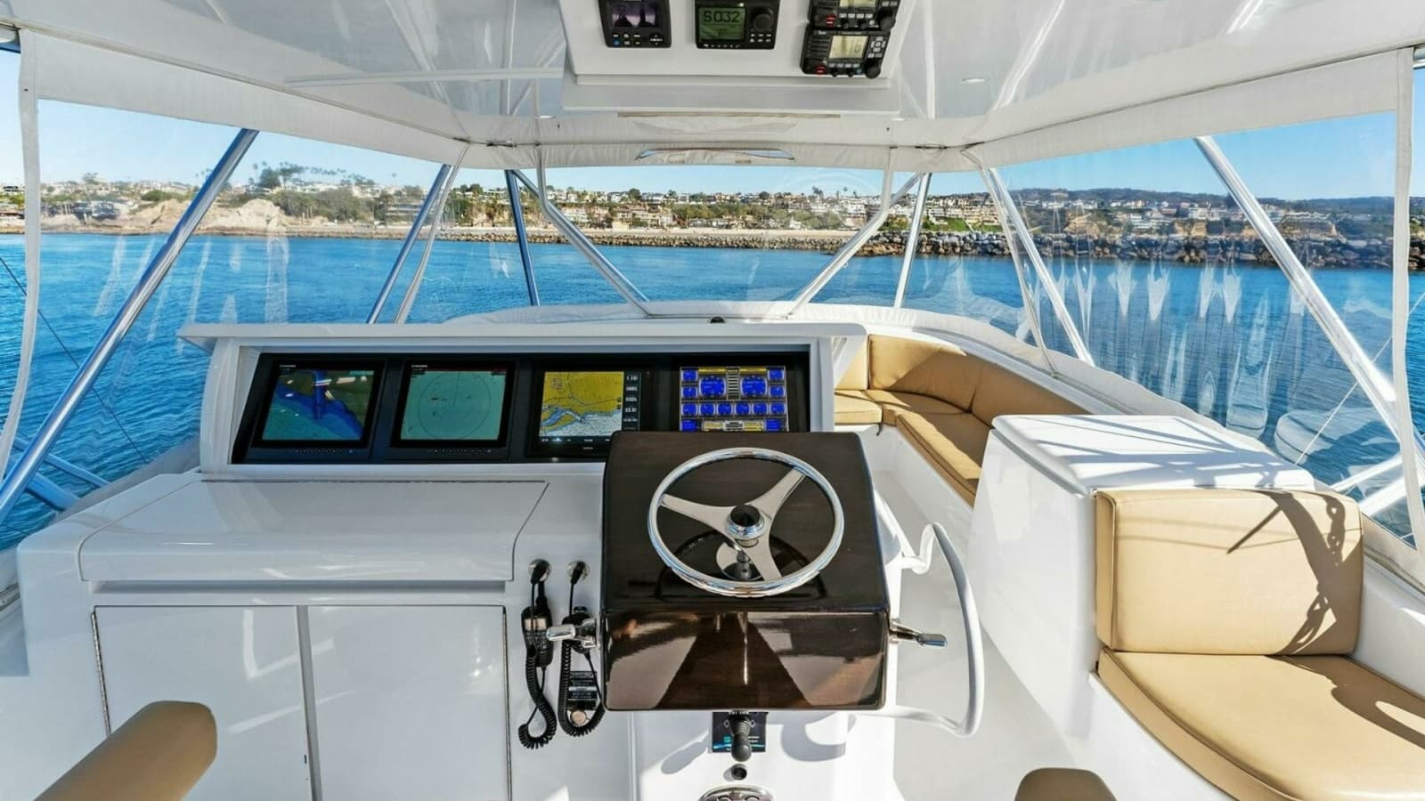 2007 Hatteras 64 Convertible CHUPACABRA Helm Station