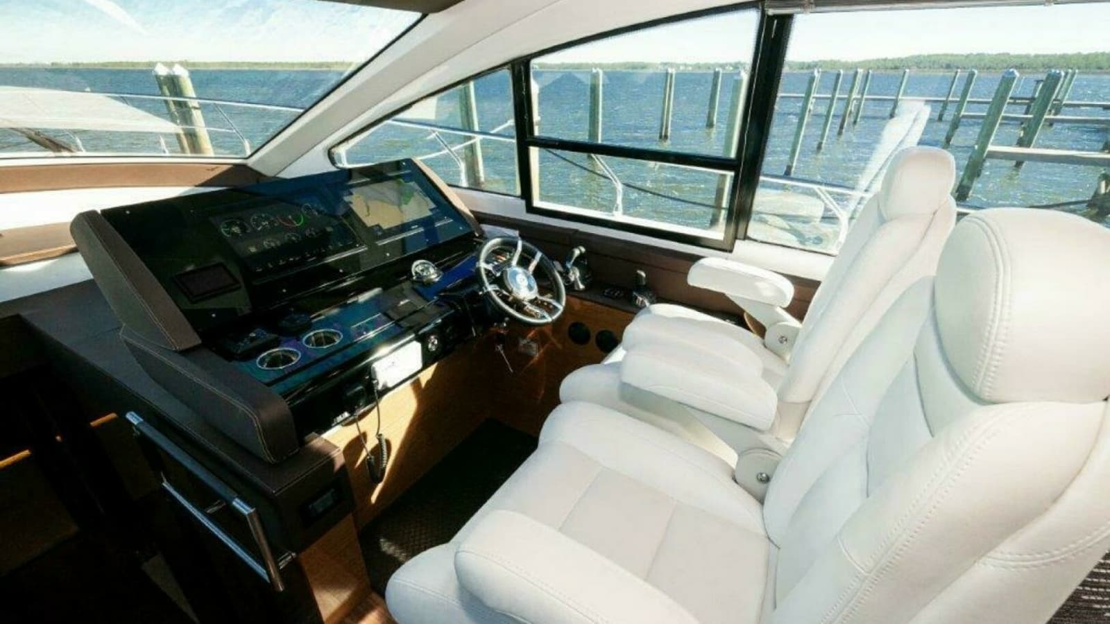 2020 Cruisers Yachts- HARPER BELL- Helm Seating