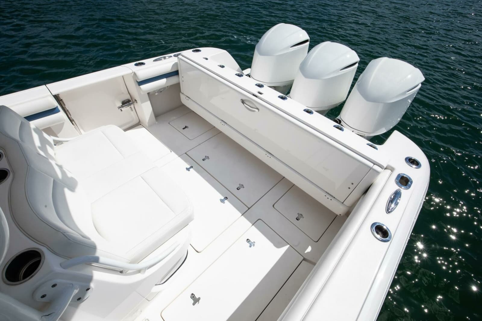 Intrepid 375 - Seating