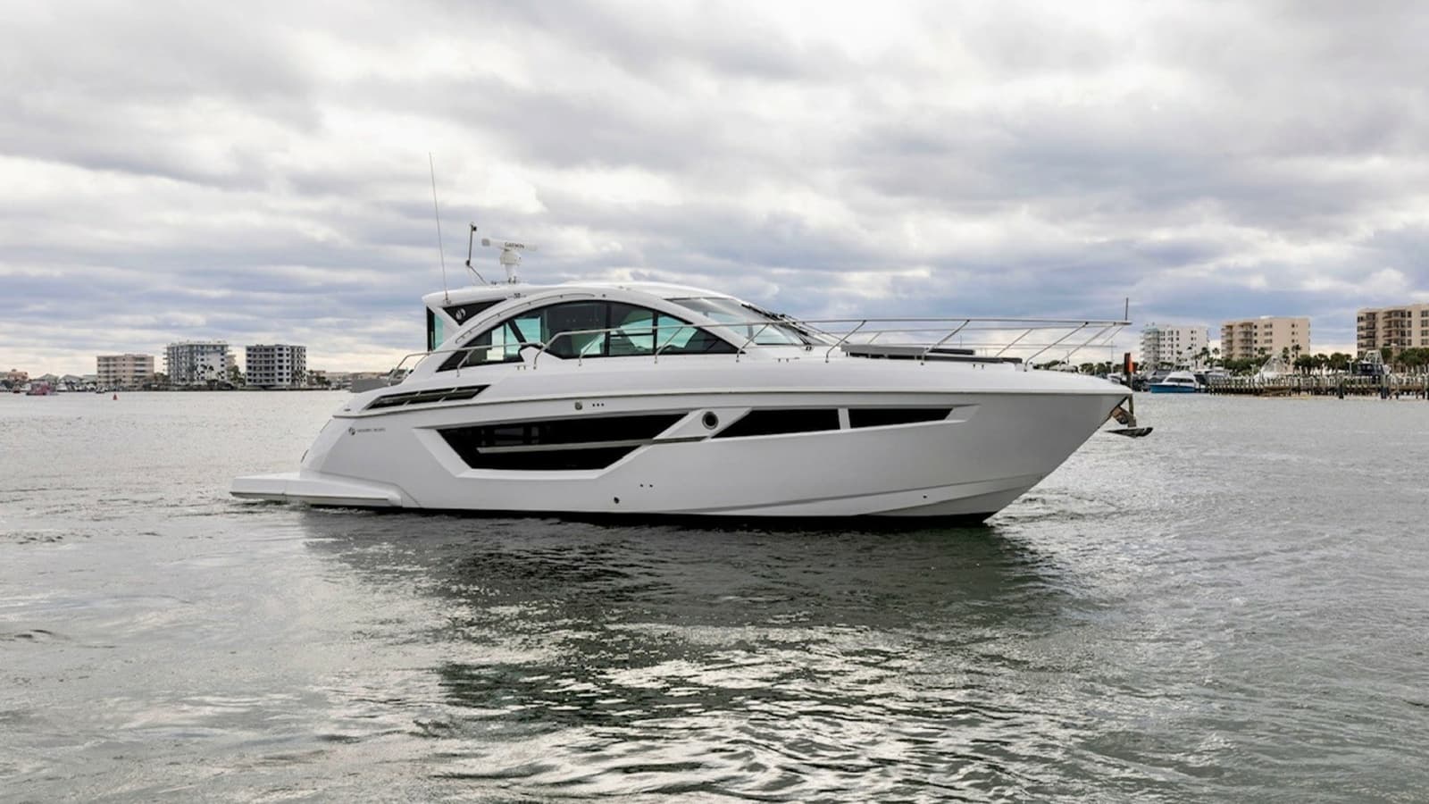 Side Profile of 2023 Cruisers 50 Cantius