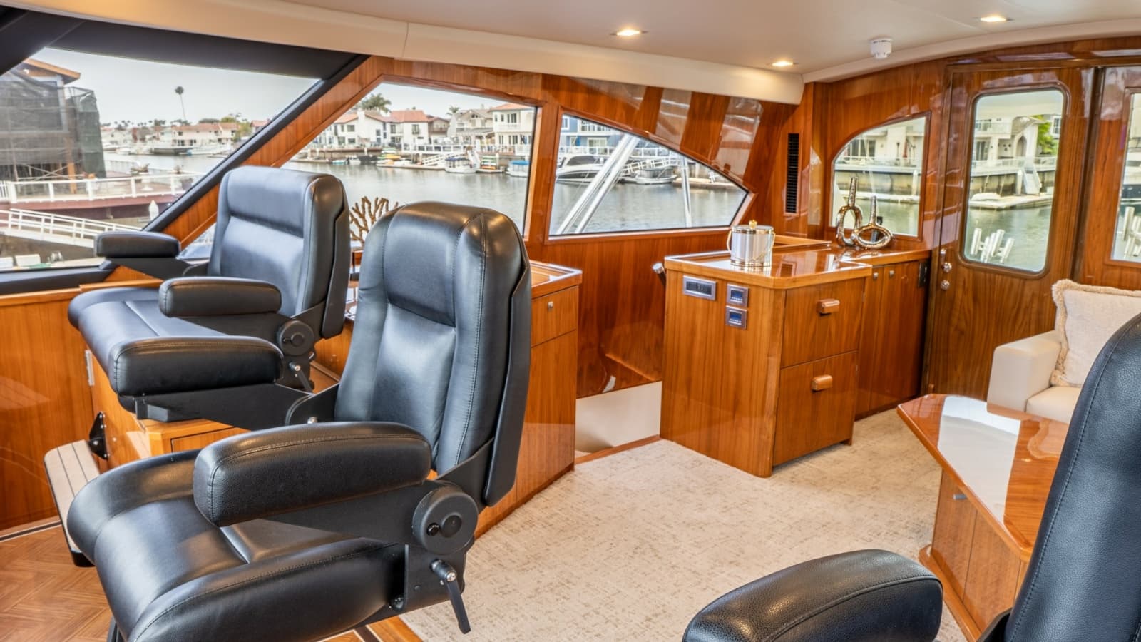 2020 Viking 92 Skybridge "After Midnight"