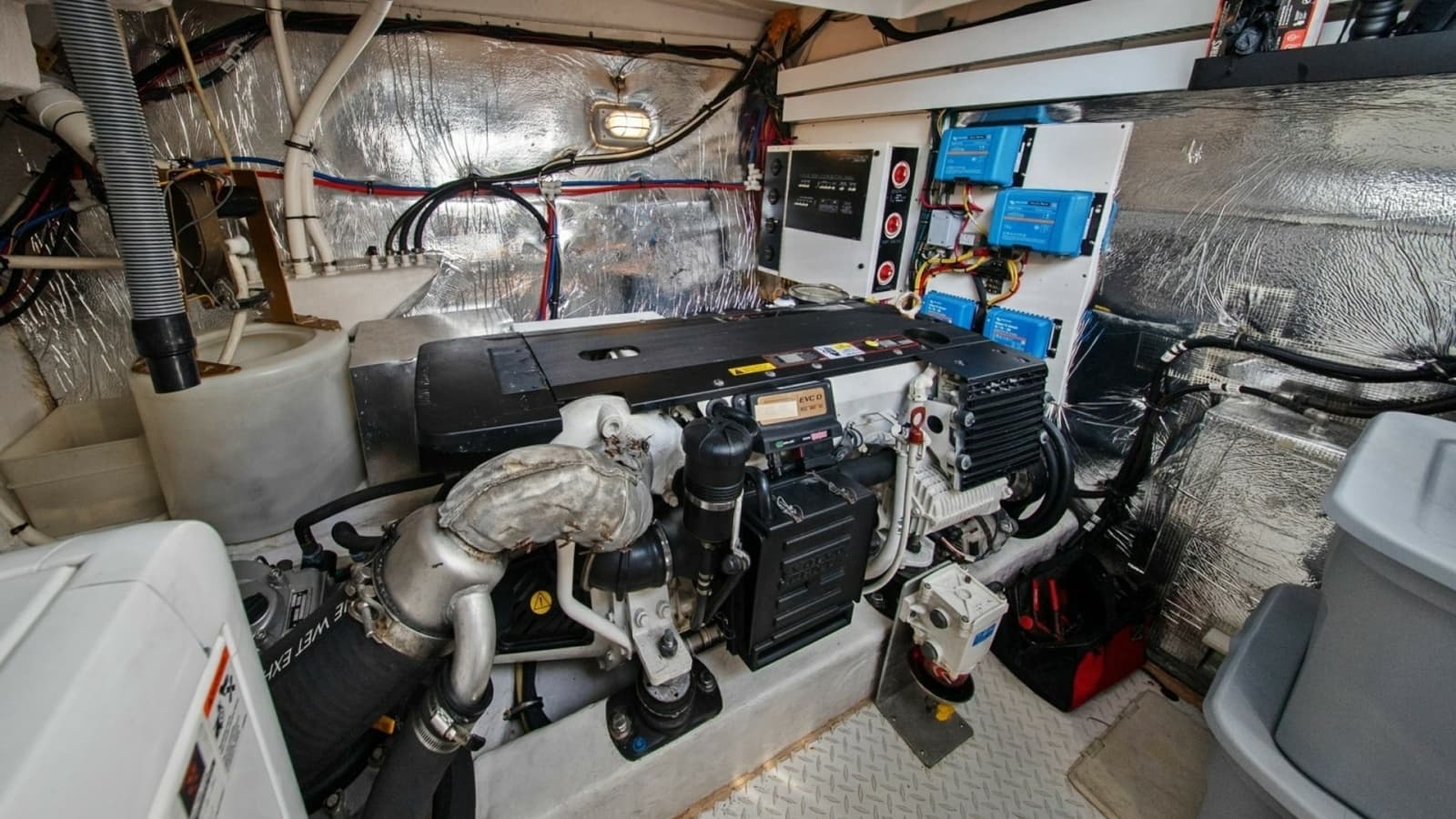 2014 Cruisers Yachts 48 Cantius