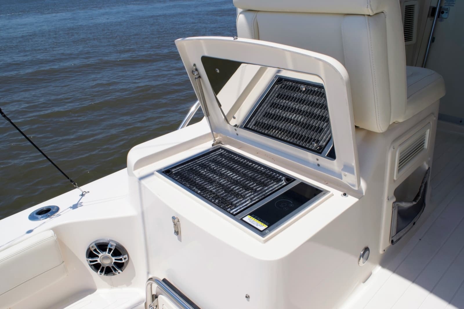Grady White 37 - TRIPLE NET - Cockpit