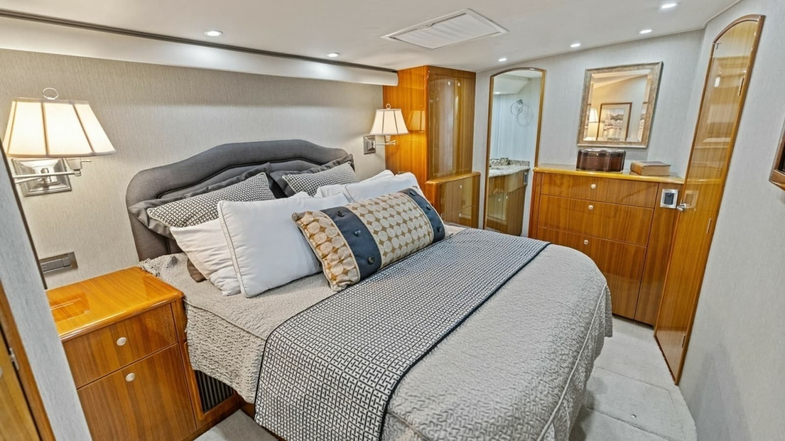2008 Viking 68 Skybridge "Liquid Apple"