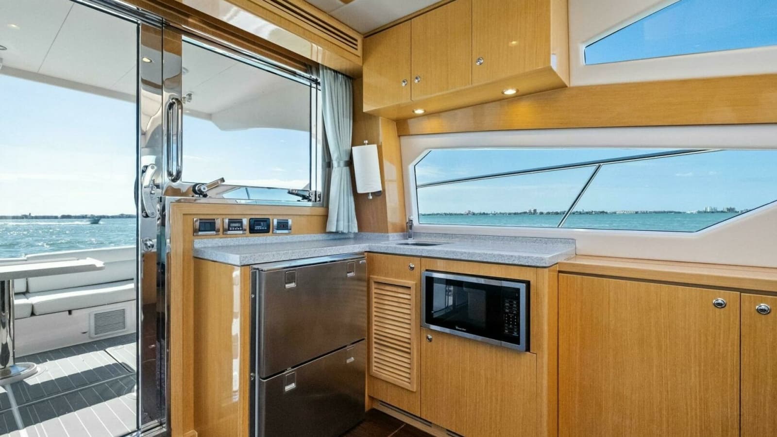 2018 Outboard Express Catamaran 47