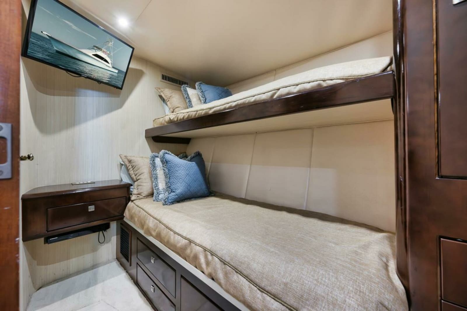 Ocean 73 UNCONQUERED - Guest Bunk Stateroom