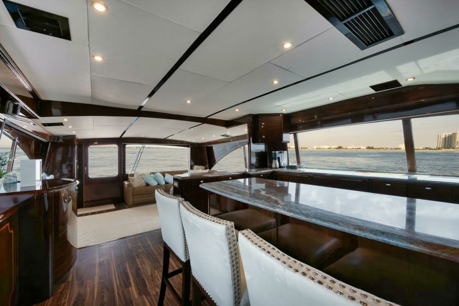 Ocean 73 UNCONQUERED - Dining Table