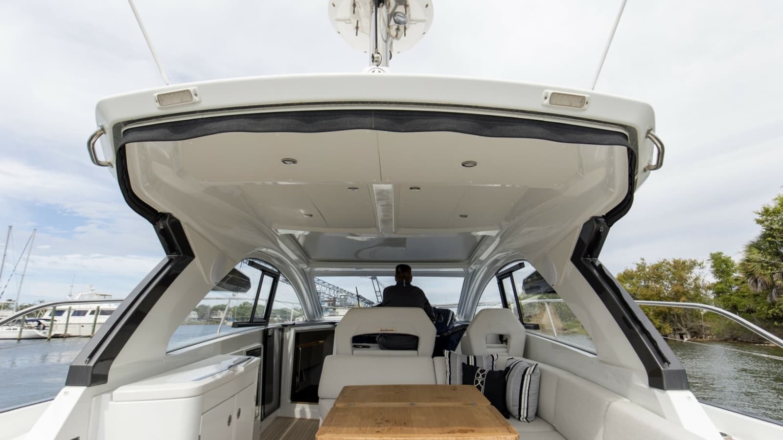 2022 Beneteau 41 Grand Turismo War Downs Eagle Topside (8)
