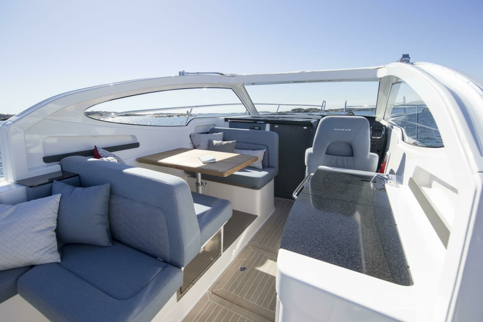 Nimbus 305 Drophead Aft Seating