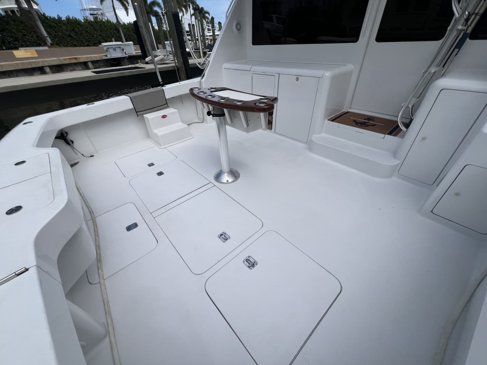 Viking 52 LET IT RAIN - Cockpit