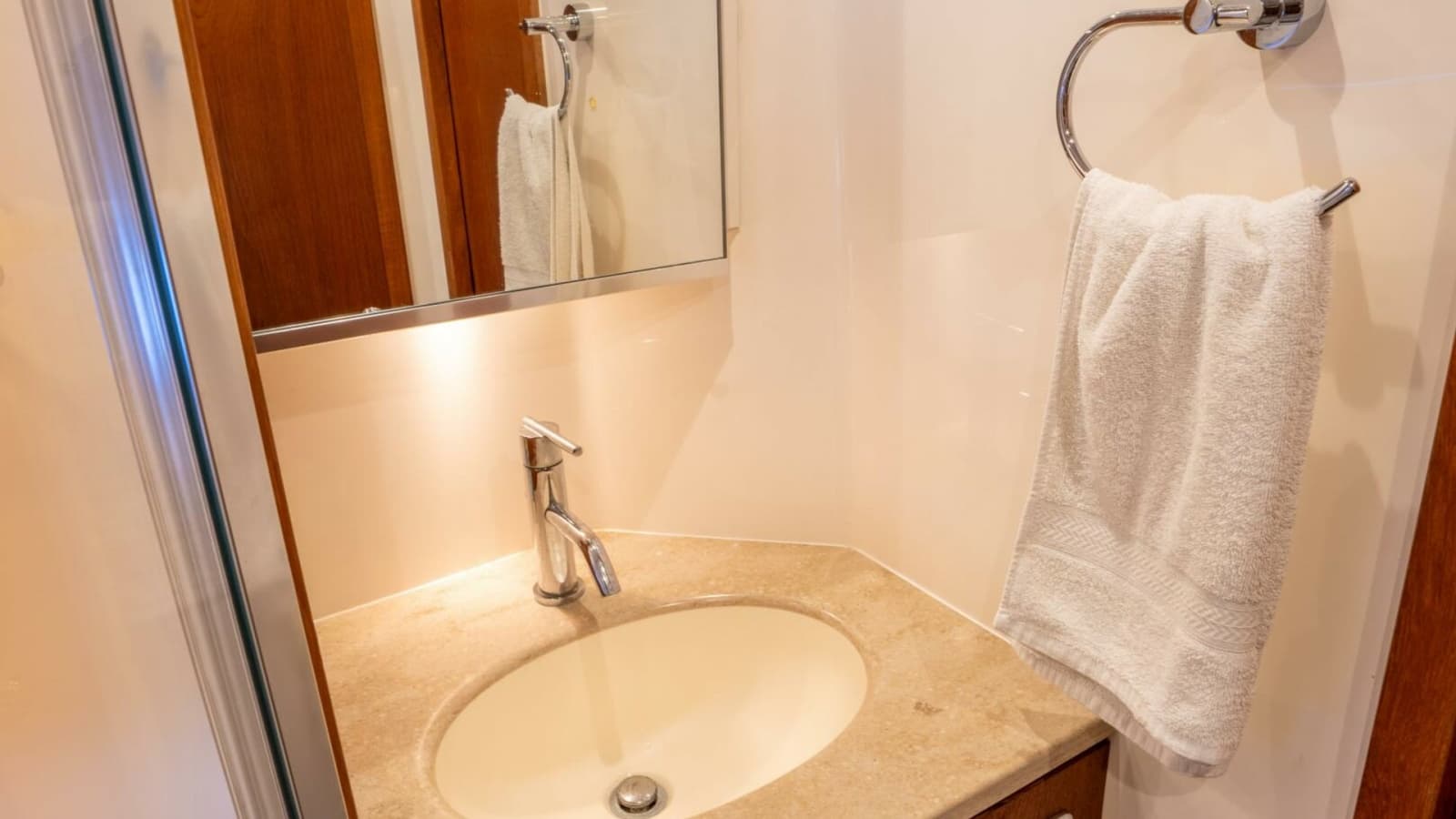 2015 Tiara Yachts 4300 Open "Teddy's Float Too" Bathroom Vanity Area