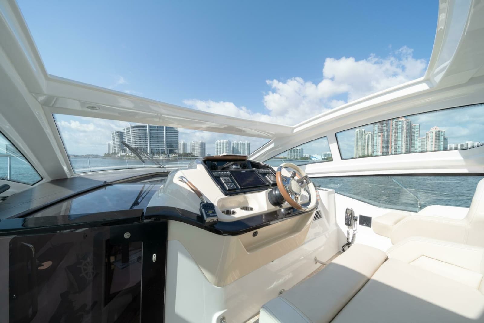 Beneteau 40 - Tis the Seasun - Helm