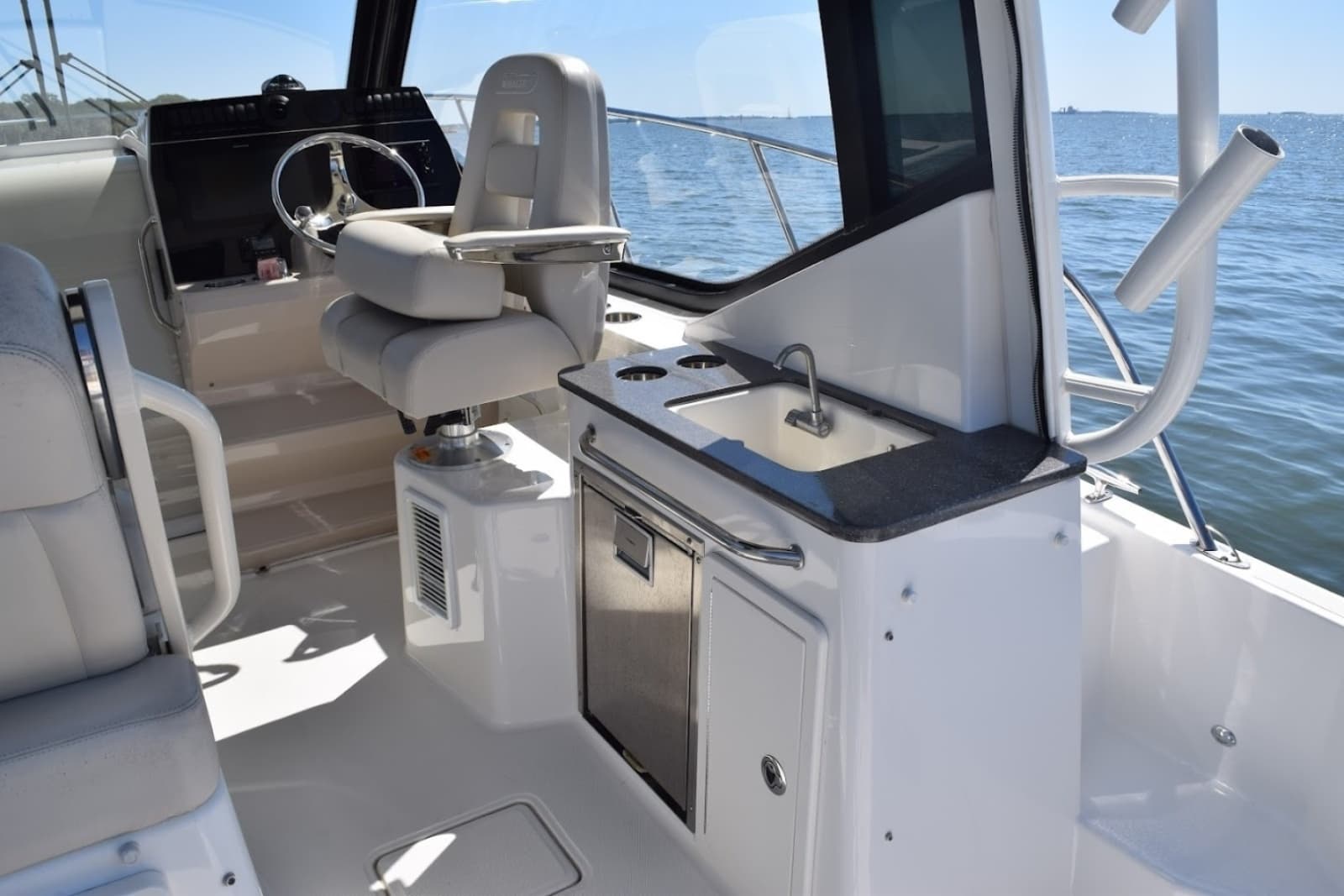 Boston Whaler 32 - SIP N SEA - Cockpit