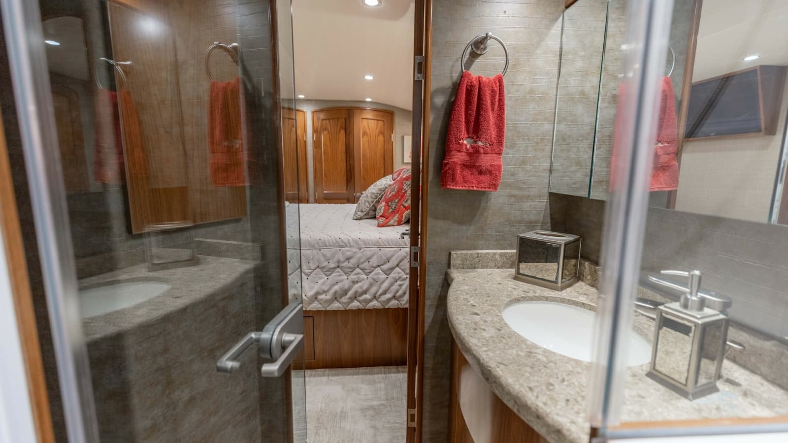 Luxury Ensuite Bathroom and Stateroom