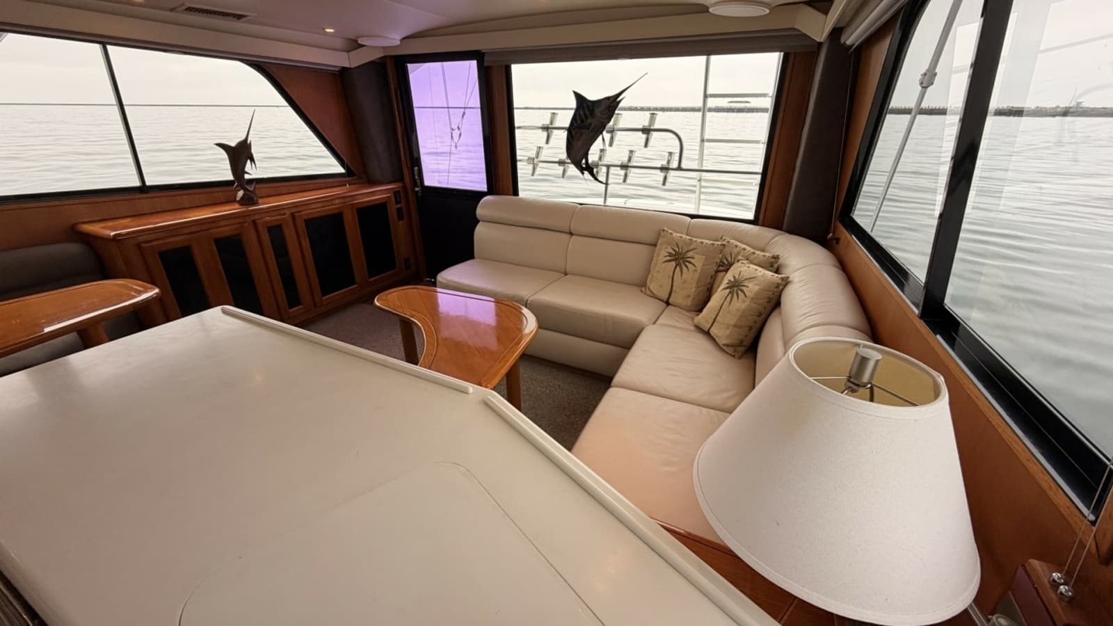 1994 Viking 50 Convertible "Wild Rice" - Cozy and Spacious Interior Salon