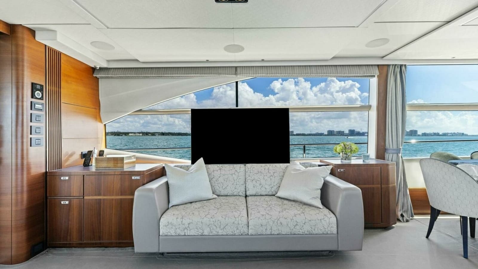 2018 Princess Y75 Motor Yacht