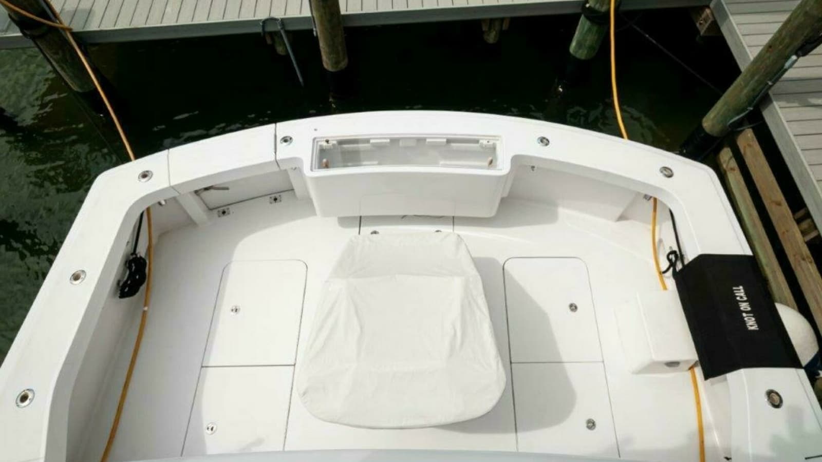 2016 Hatteras GT60 KNOT ON CALL Cockpit