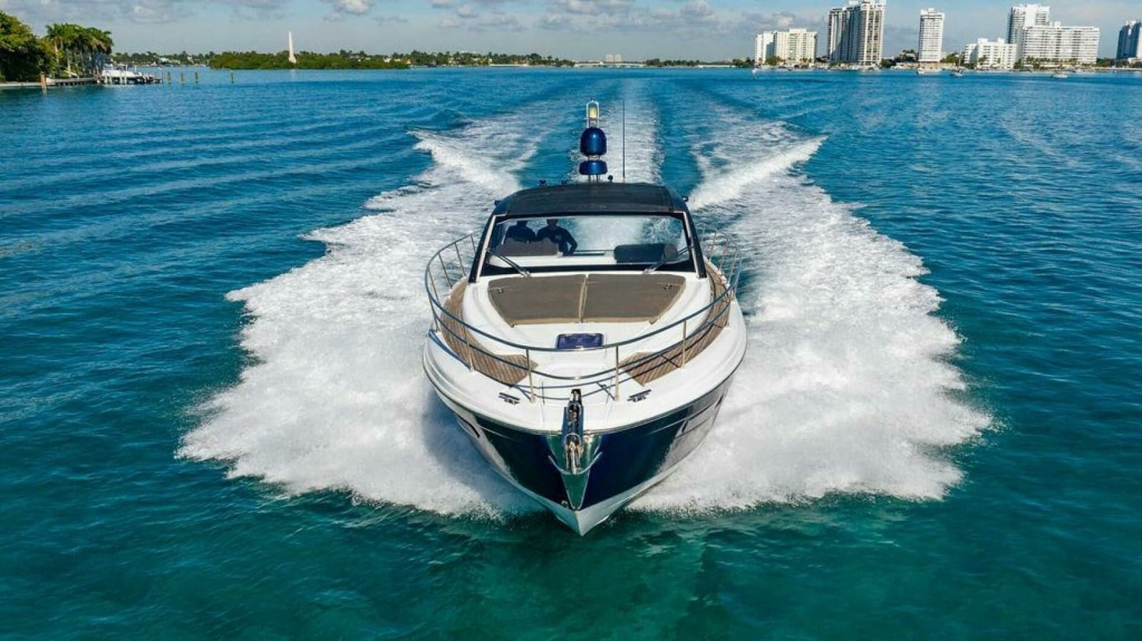 Azimut Atlantis 45 - Relax Josephine - Running Bow Profile