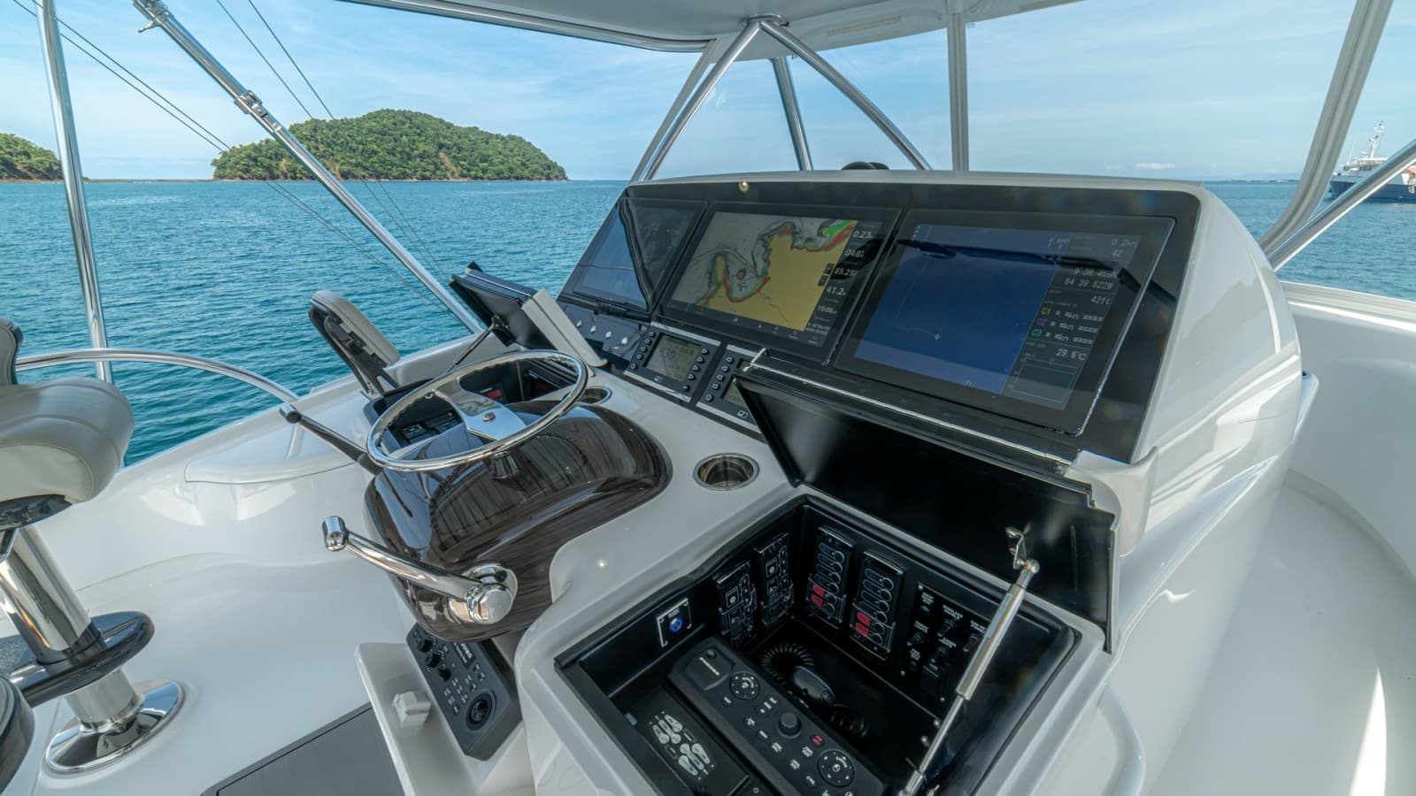 Flybridge Helm Station with Electronics