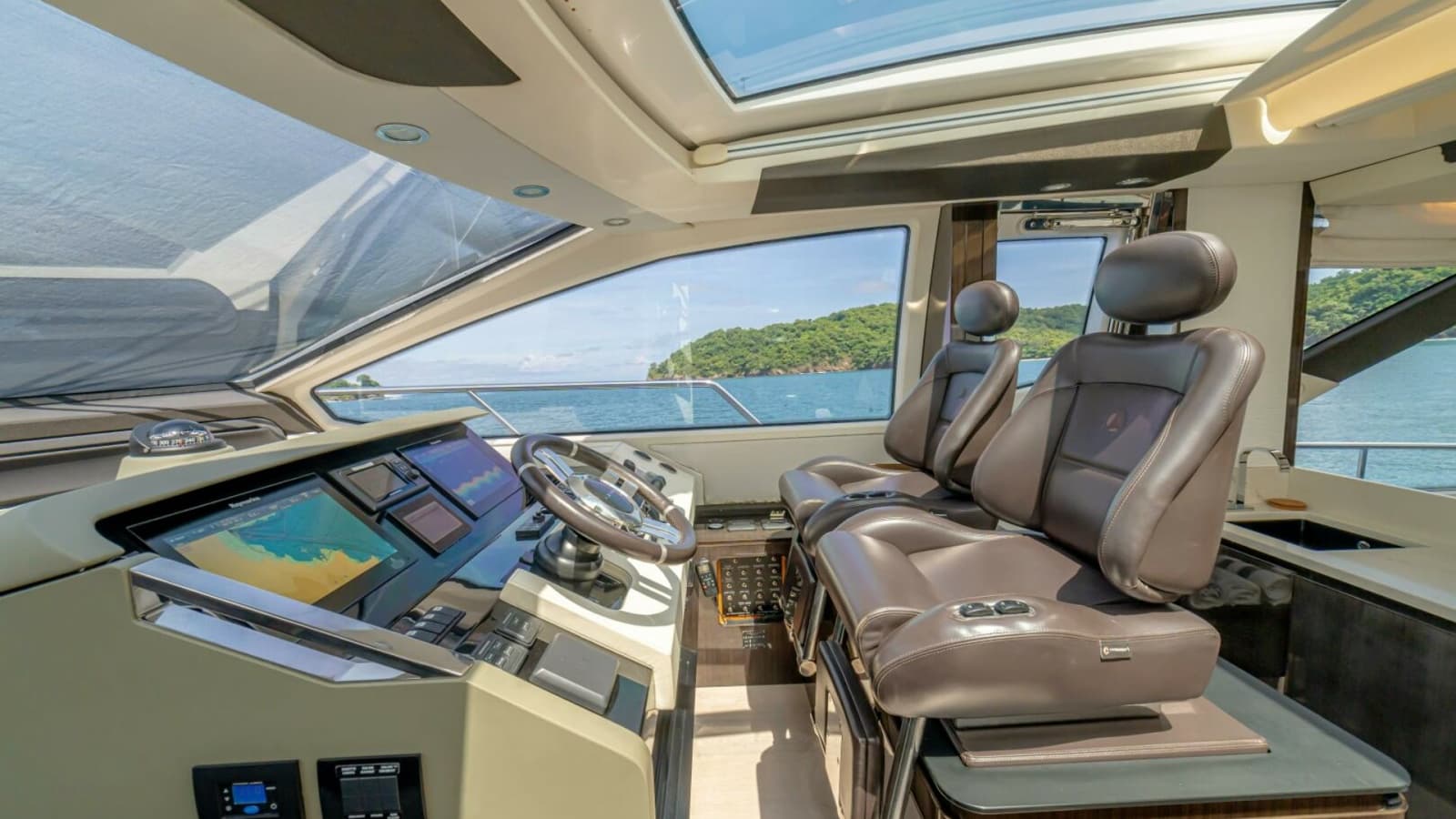 2017 Azimut 77 "Carpe Diem" - Helm