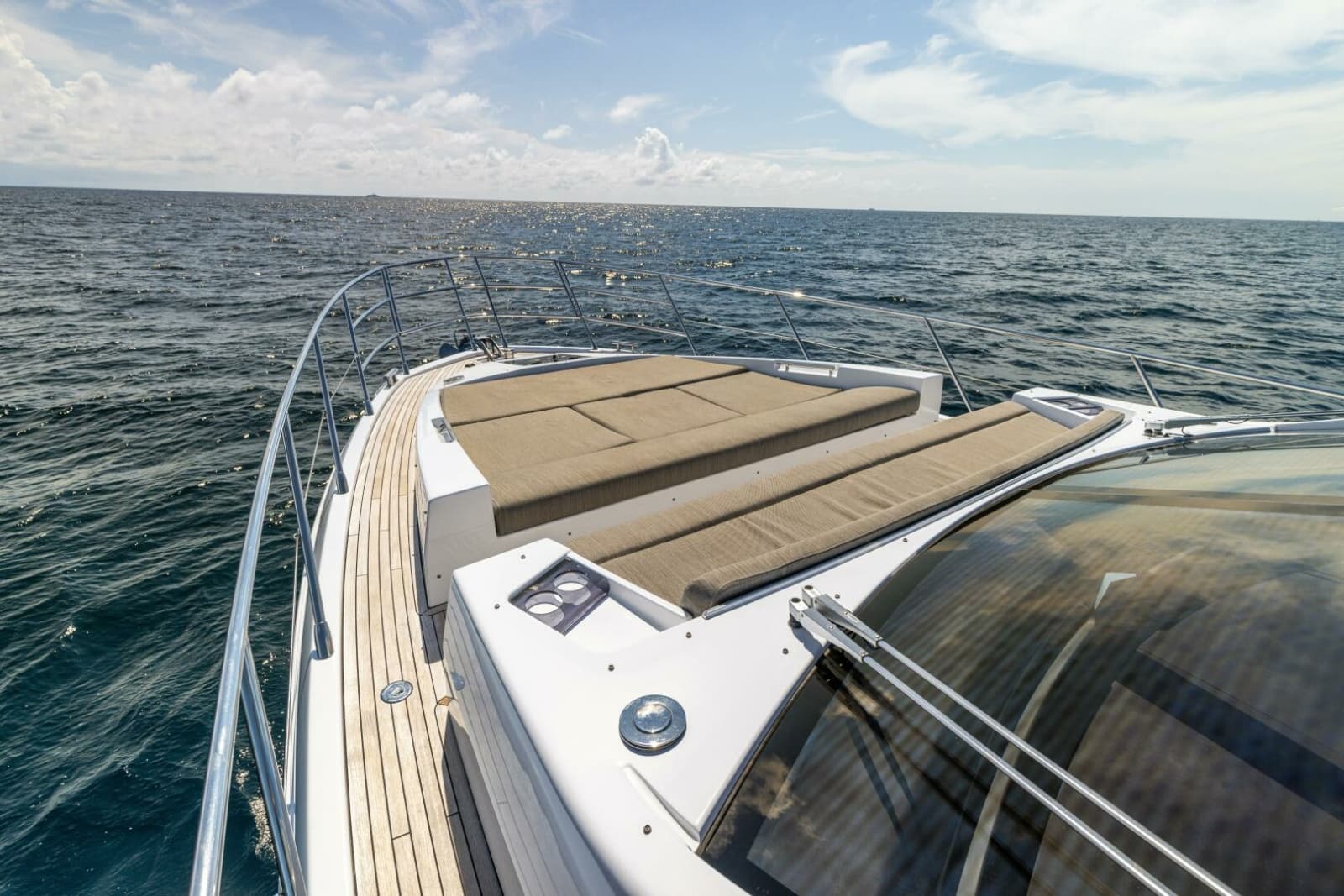 Azimut 60 - Azure - Bow