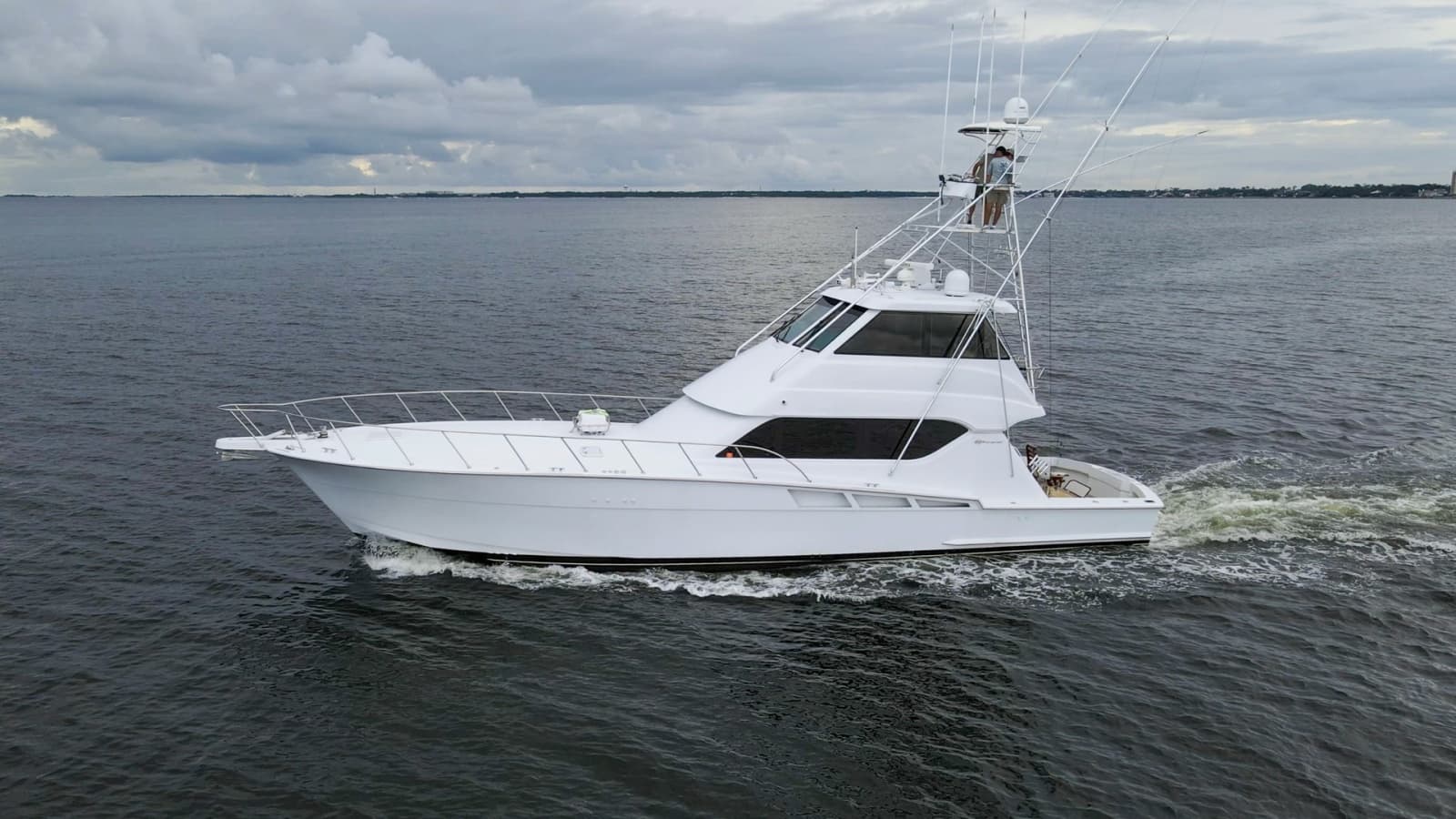 1999 Hatteras 60 Enclosed Bridge Better Days Exteriors (5)