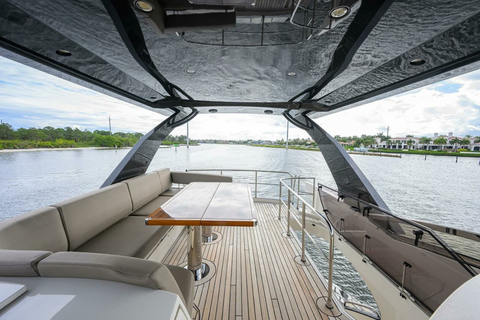 Marquis 66 ANDIAMO - Bridge Deck