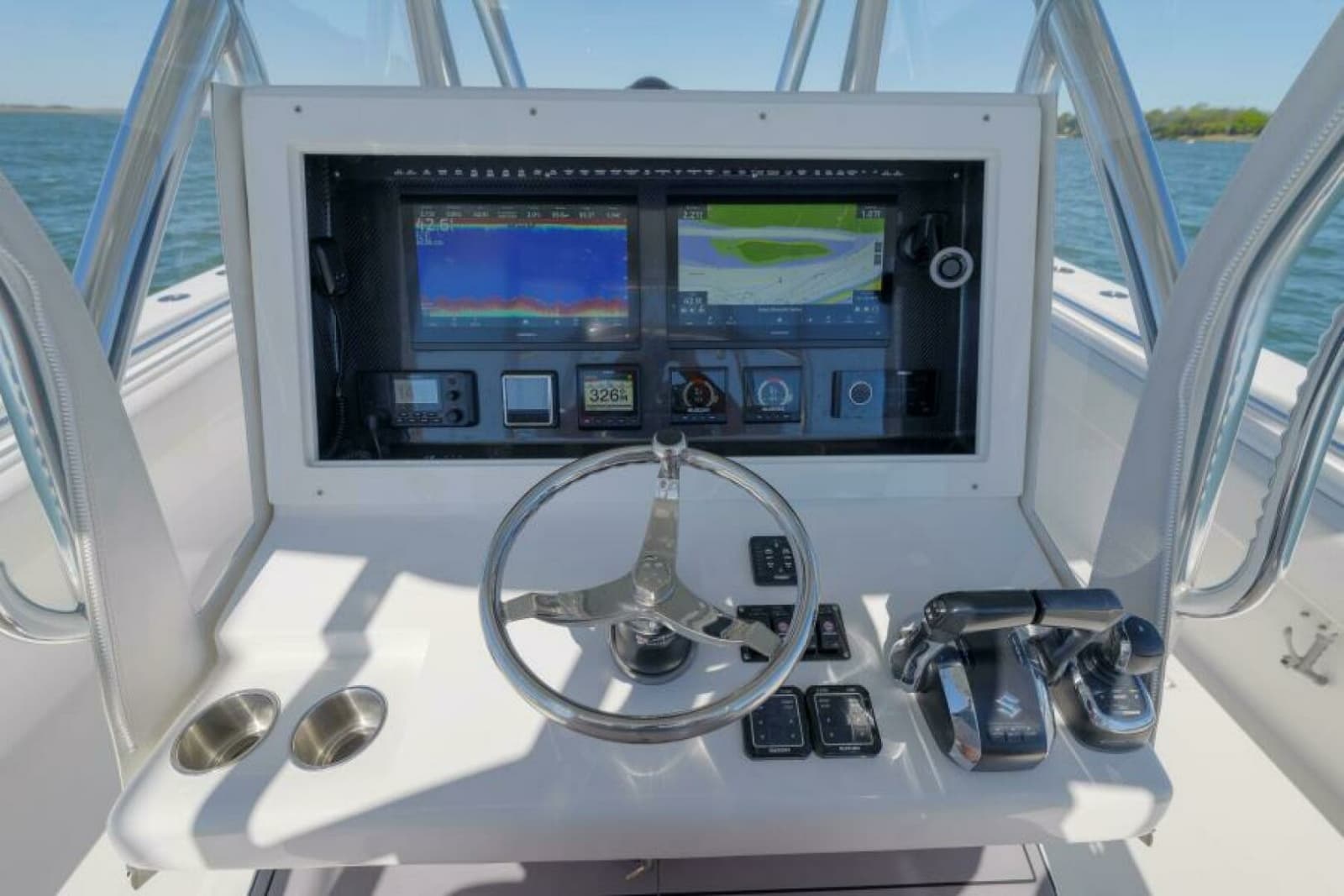 SeaHunter 38 Reel Escape- Helm