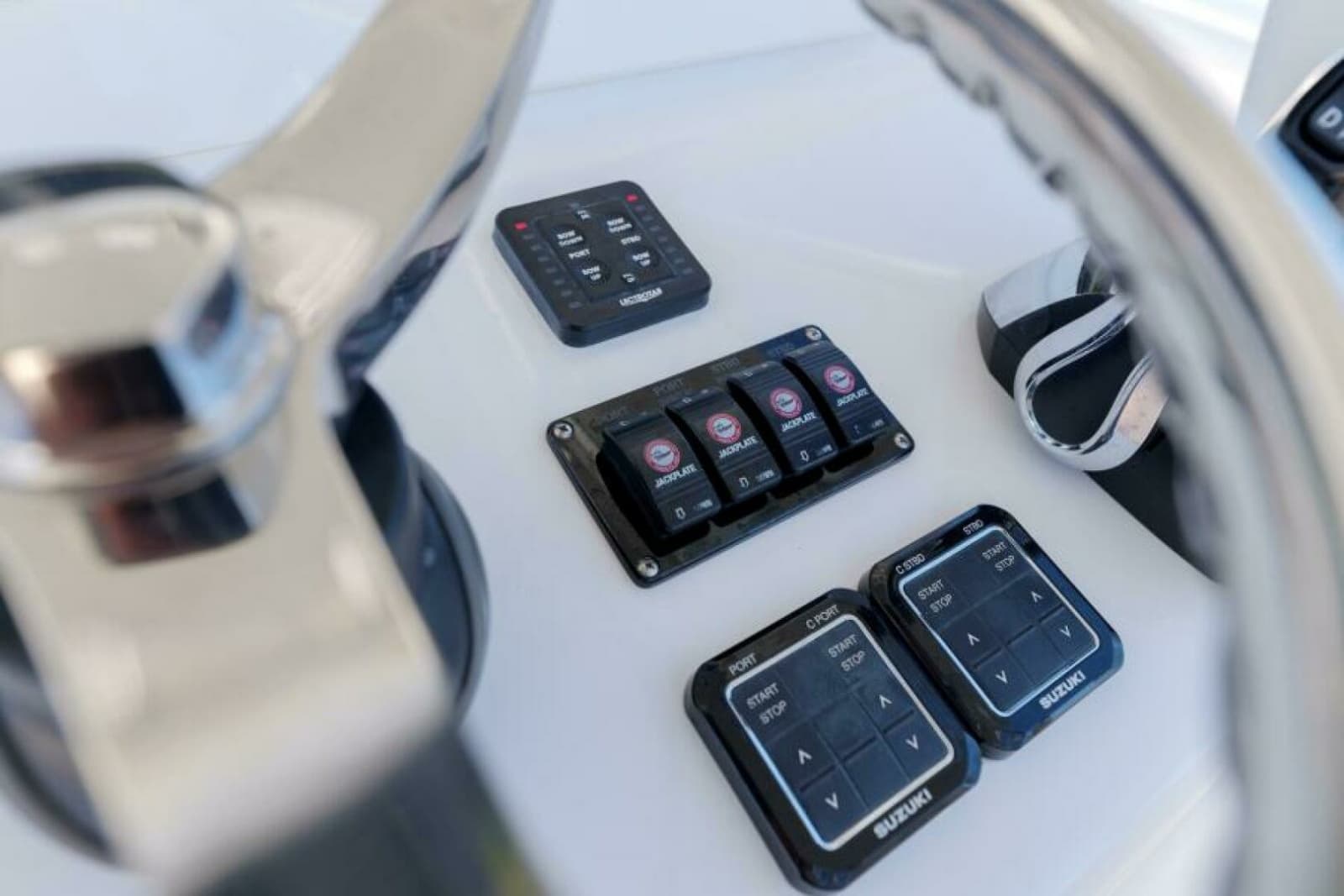 SeaHunter 38 Reel Escape- Helm