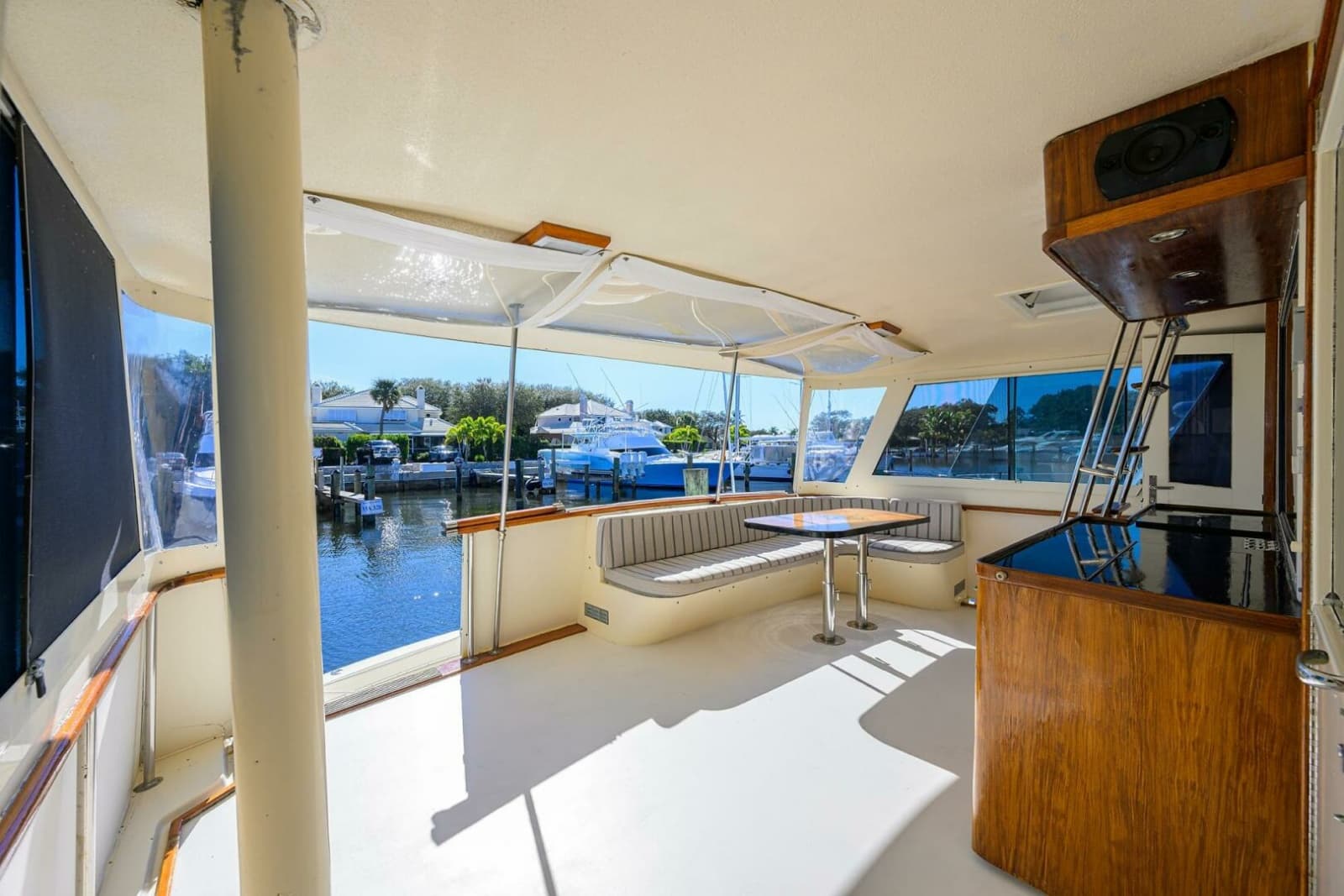 Hatteras 63 - Phantom - Aft Deck