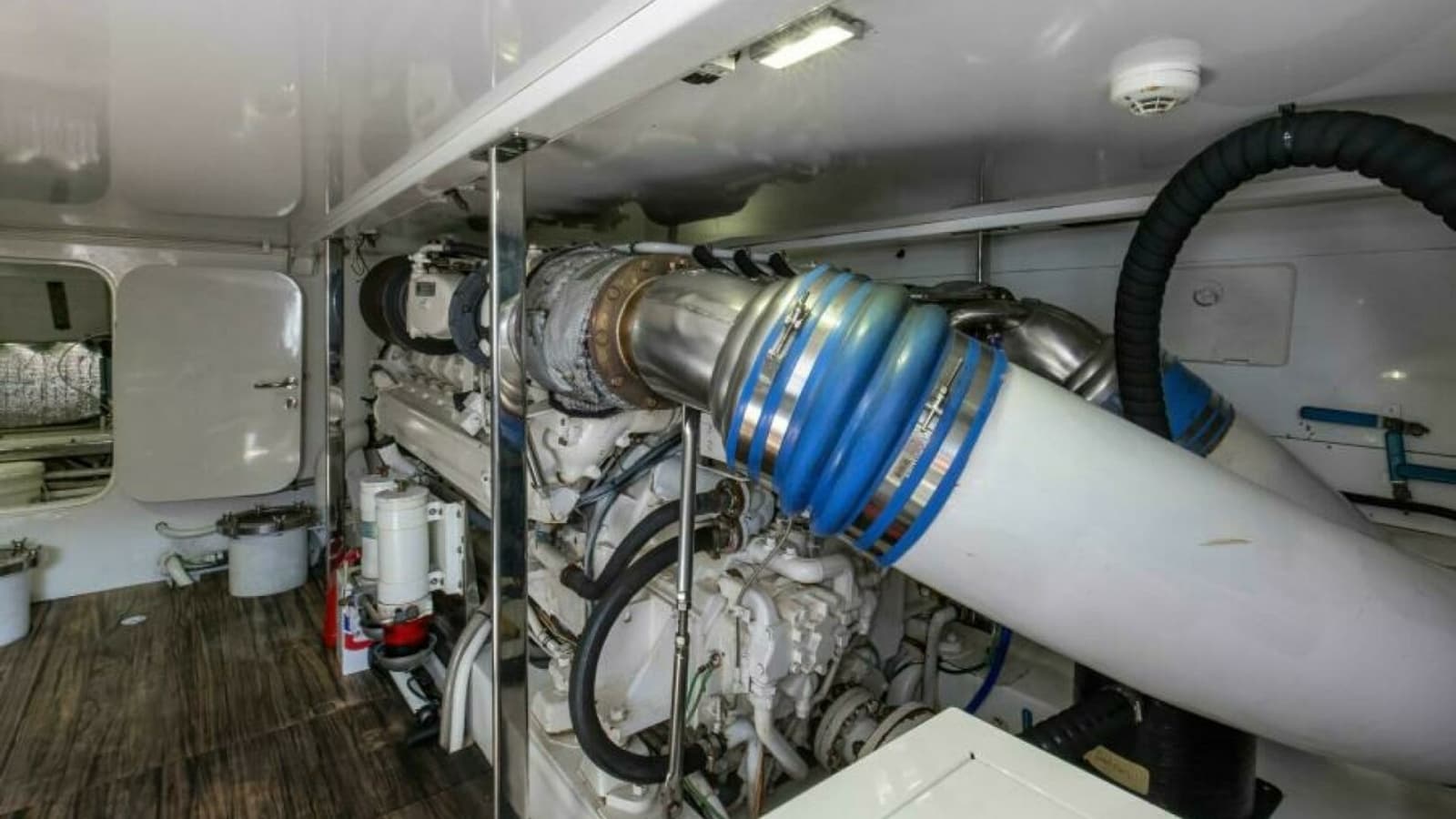 Custom 2004 Ebony Sportfish-Engine Room