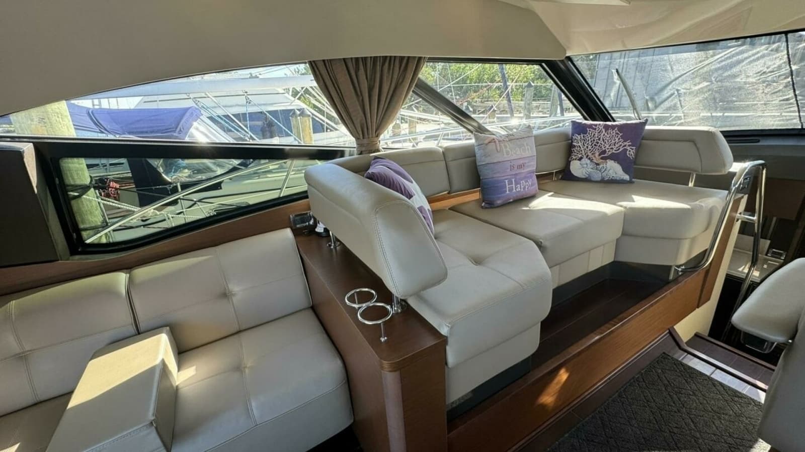 2016 Sea Ray 470 Sundancer 'Lopez Cove II' - Saloon Seating