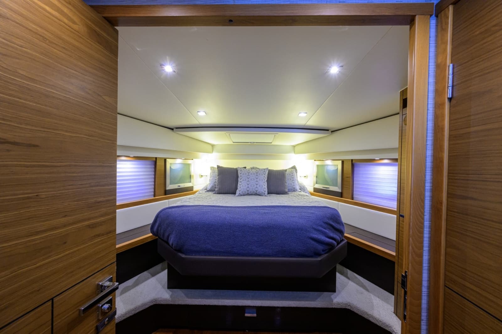 Tiara 44 Daybreak - Interior Stateroom