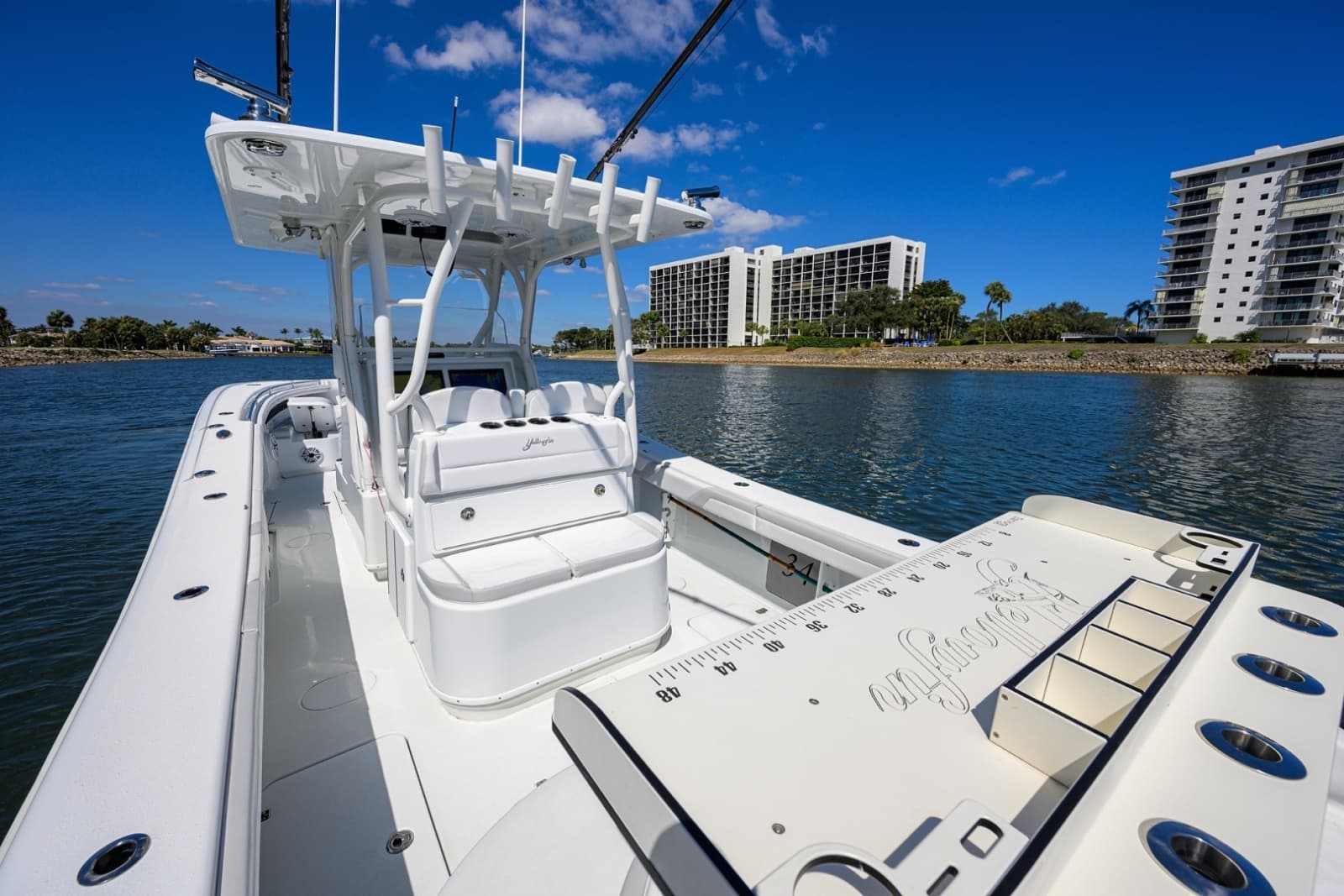 Yellowfin 34 - Cockpit