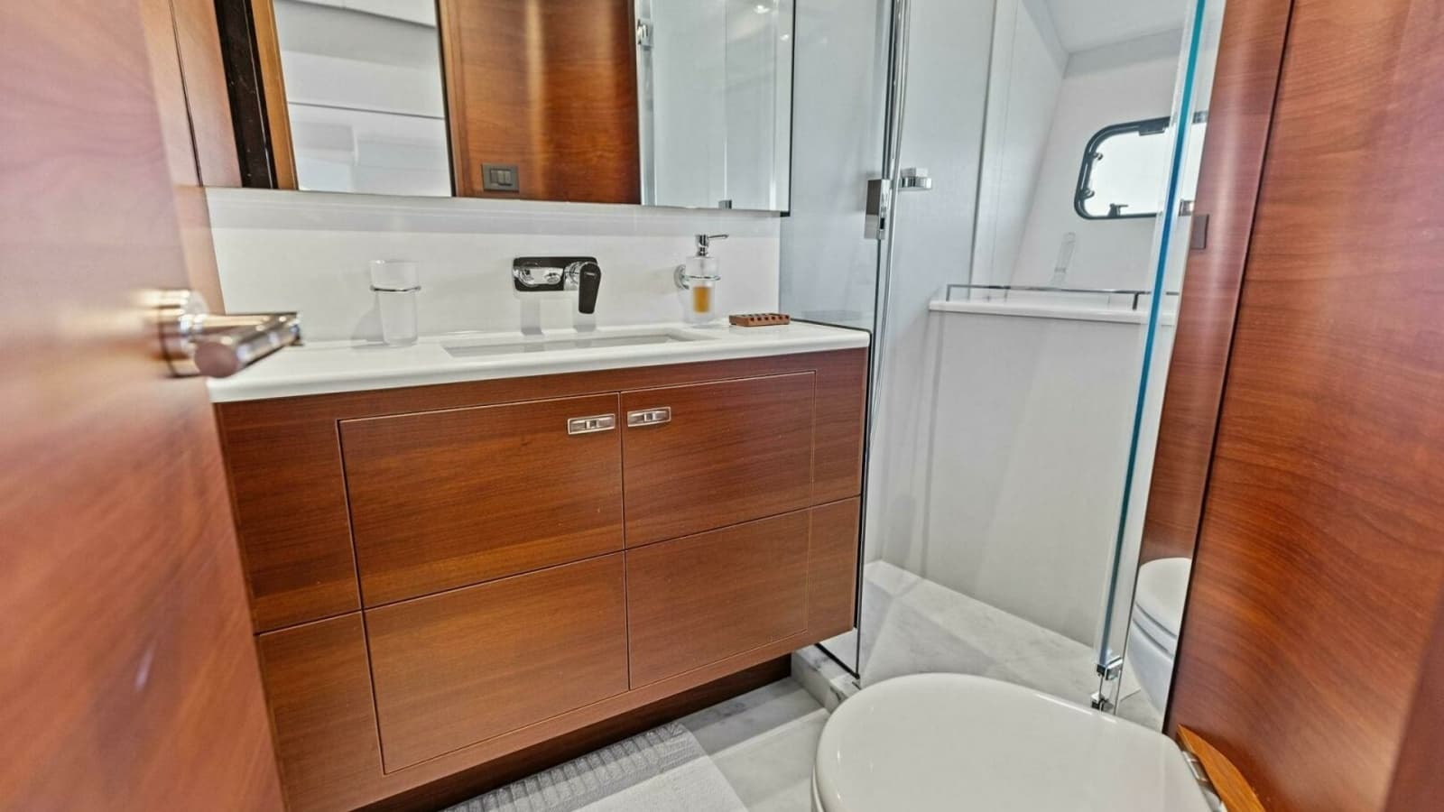 2018 Princess Y75 Motor Yacht