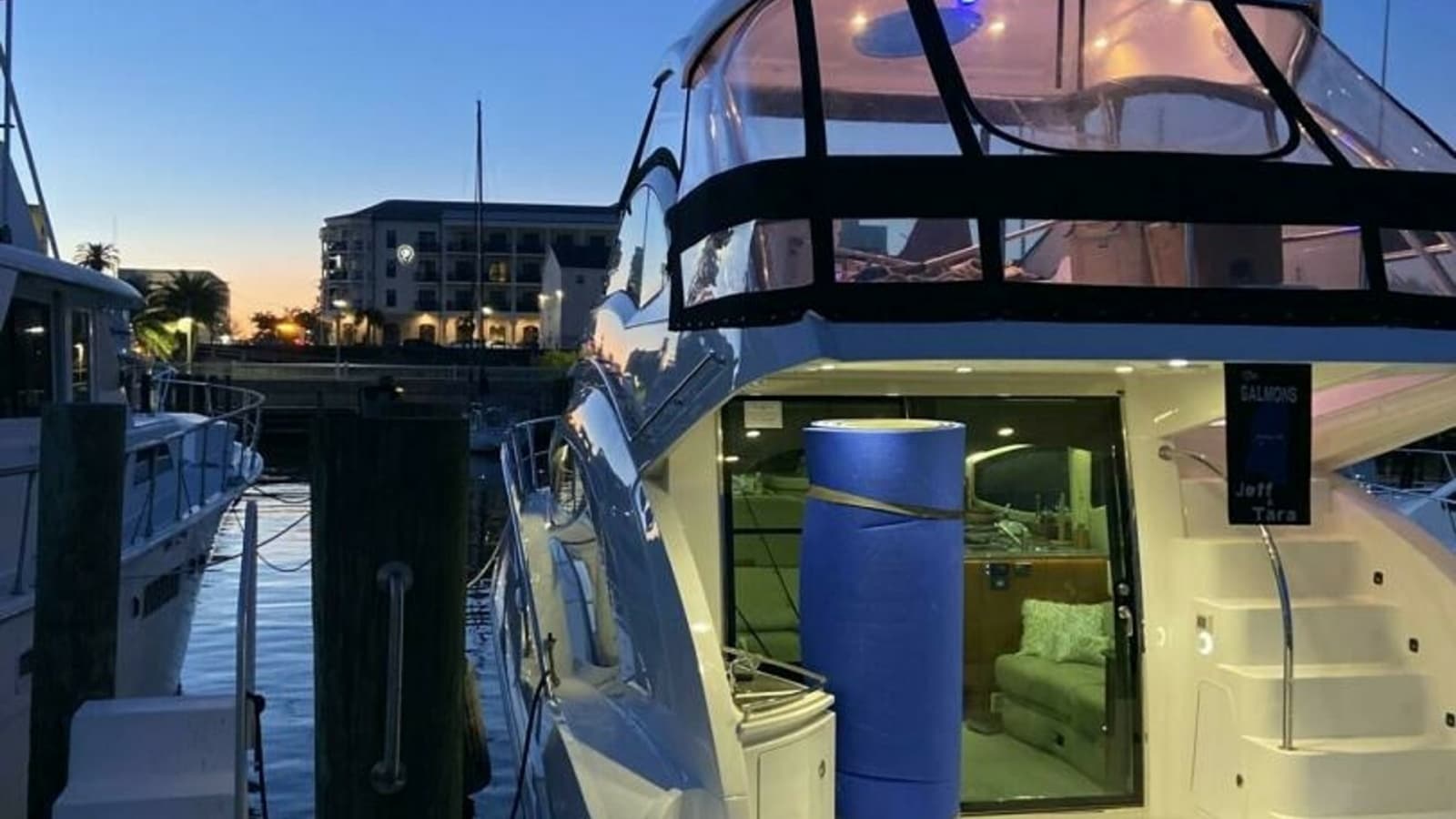 2006 47 Cruisers Port Transom